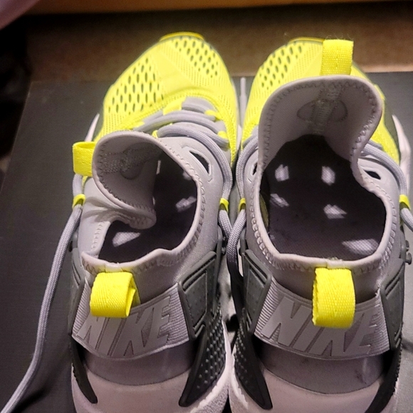 Sneakers - Picture 2 of 4